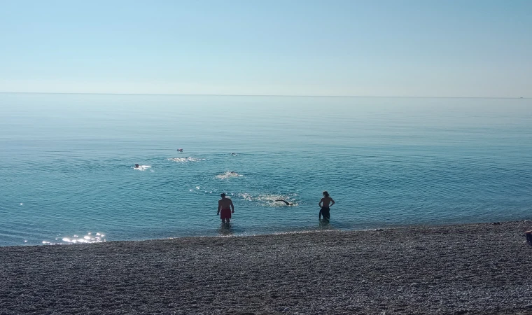 ANTALYA'DA KIŞ AYINDA DENİZ KEYFİ