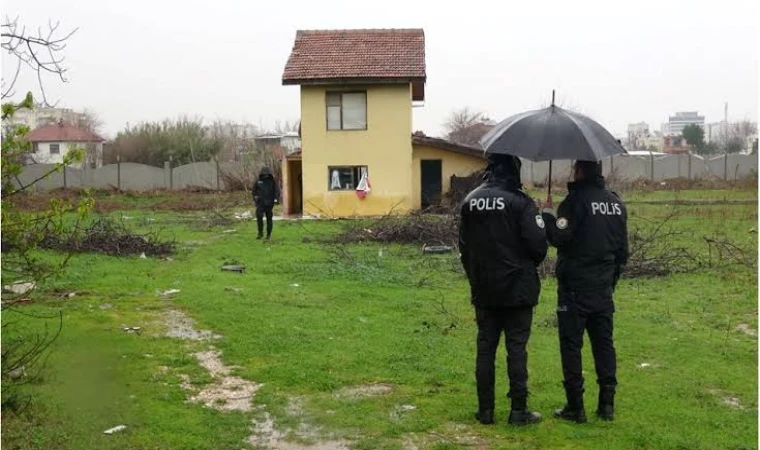 GENÇ KADIN EVİNDE ÖLÜ BULUNDU