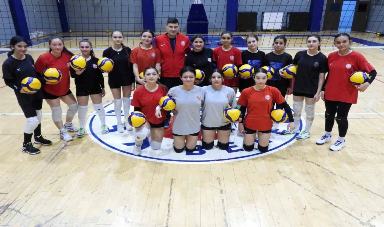 Kepez’in voleybol jenerasyonu parlıyor