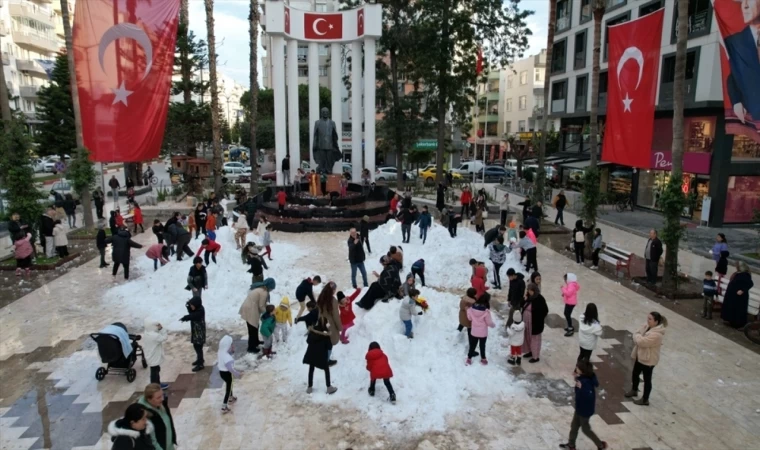 Kumluca'da Çocukların Kar keyfi.