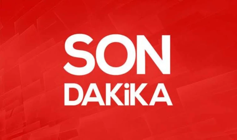 Antalya’da sağanak yağış yolları nehre çevirdi.