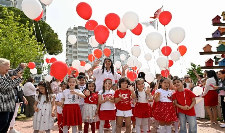 Antalya’dan kırmızı beyaz balonları gökyüzüne bırakıldı