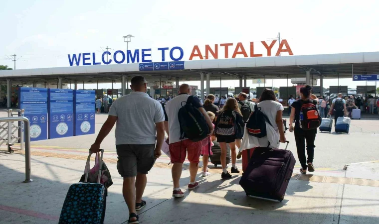 ANTALYA 17 MİLYON TURİSTİ AĞIRLAYACAK