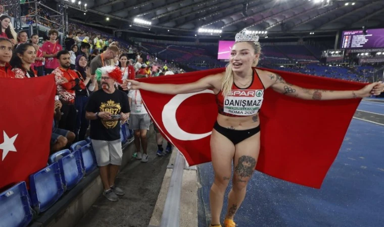 Bakan Bak’tan milli sporcuya tebrik