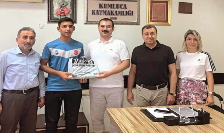 Kumluca’da Kaymakam Erdemir başarılı öğrencileri ödüllendirdi