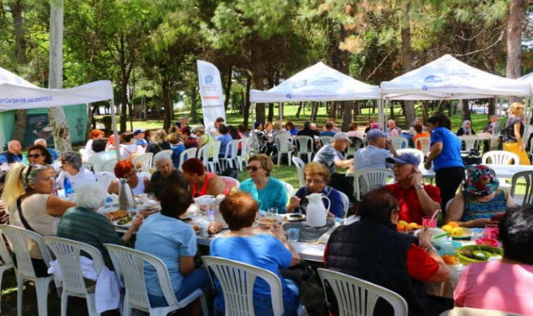 Parkinson hastaları piknikte buluştu