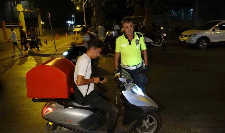 Motosikleti polisin üzerine sürüp kaçtı