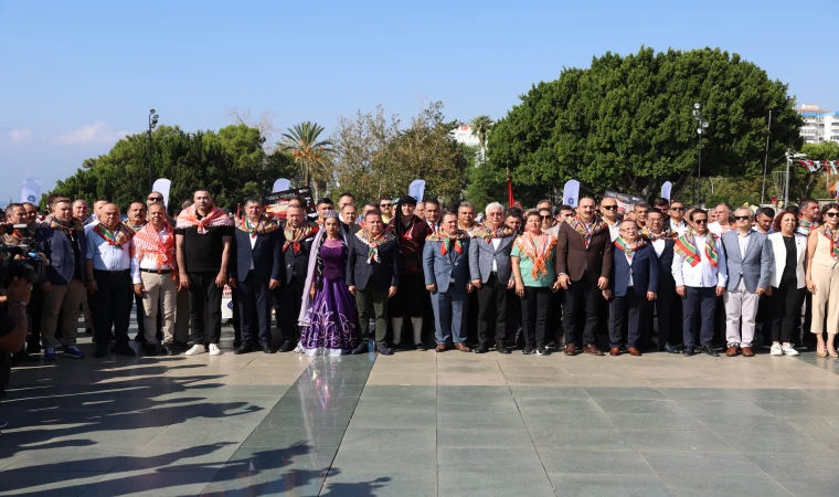 Antalya caddeleri Yörük göçüyle şenlendi