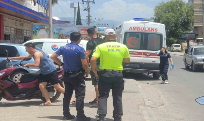 Motosikletle bisiklet çarpıştı: 1’i çocuk 2 yaralı