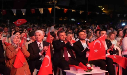 TÜRKİYE TEK YÜREK GECE SELALARLA İNLEDİ