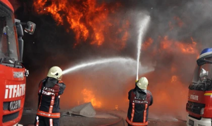 Burdur'da evin çatısı yandı