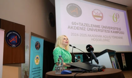 Tazelenme Üniversitesi’nde ilk ders Rektör Prof. Dr. Özlenen Özkan’dan